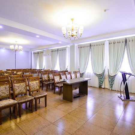 Akbulak Hotel Астана Экстерьер фото